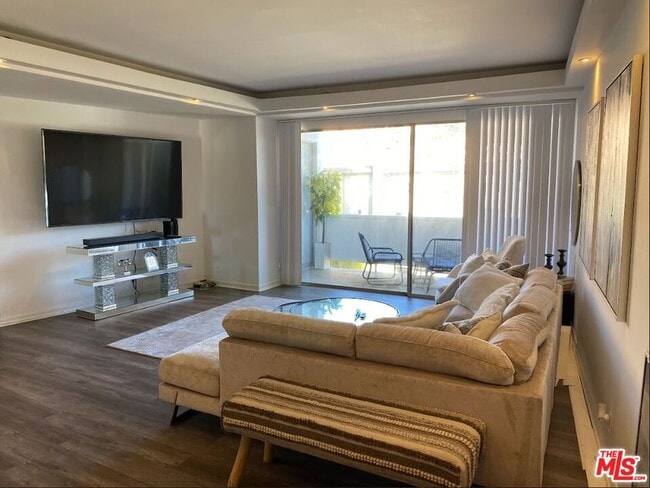 Foto del edificio - 7250 Franklin Ave