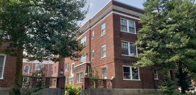 Building Photo - Dumont Apartments