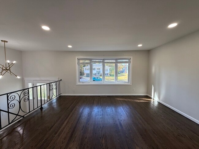 Building Photo - 205 Mardale Dr