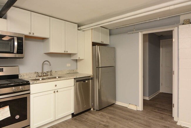 Building Photo - 5534 N Artesian Ave