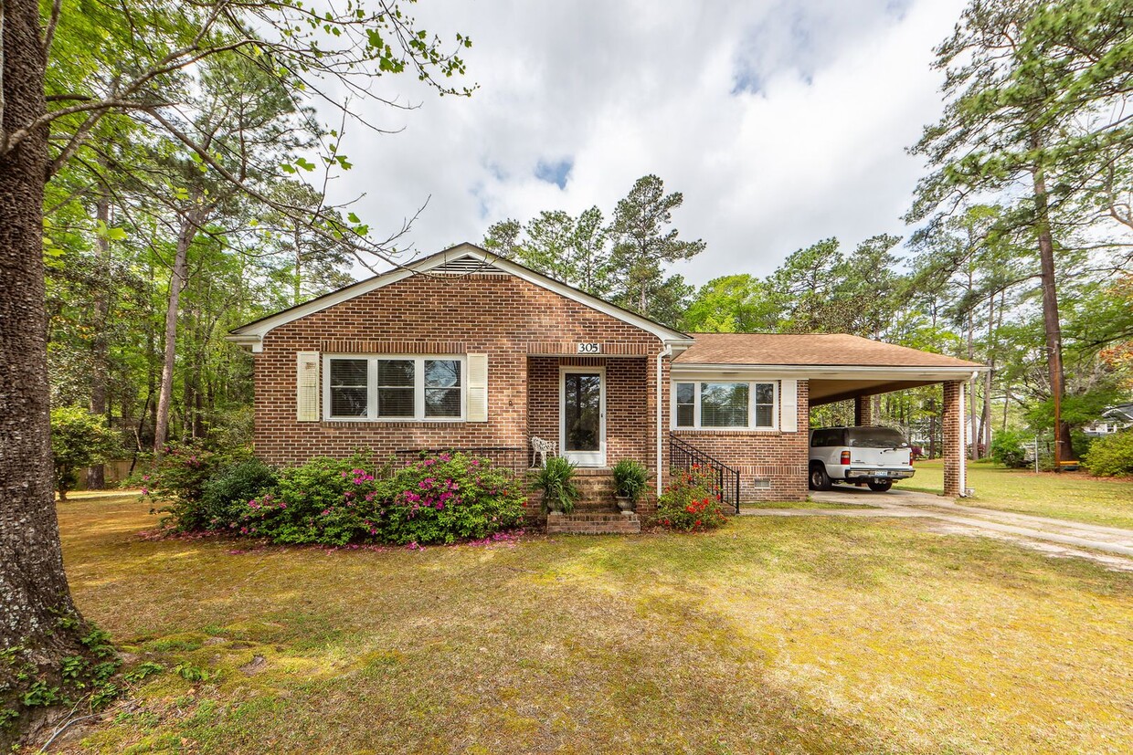 Primary Photo - 3 Bedroom Classic Summerville Home!