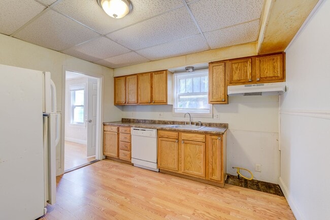 Building Photo - 1 Bedroom house in University City!