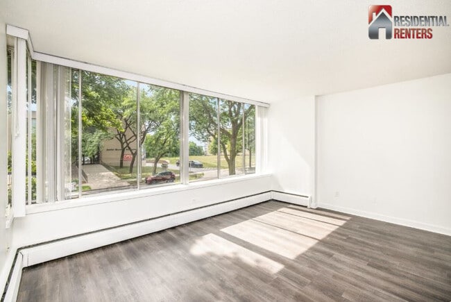 Building Photo - 1409 N Prospect Ave