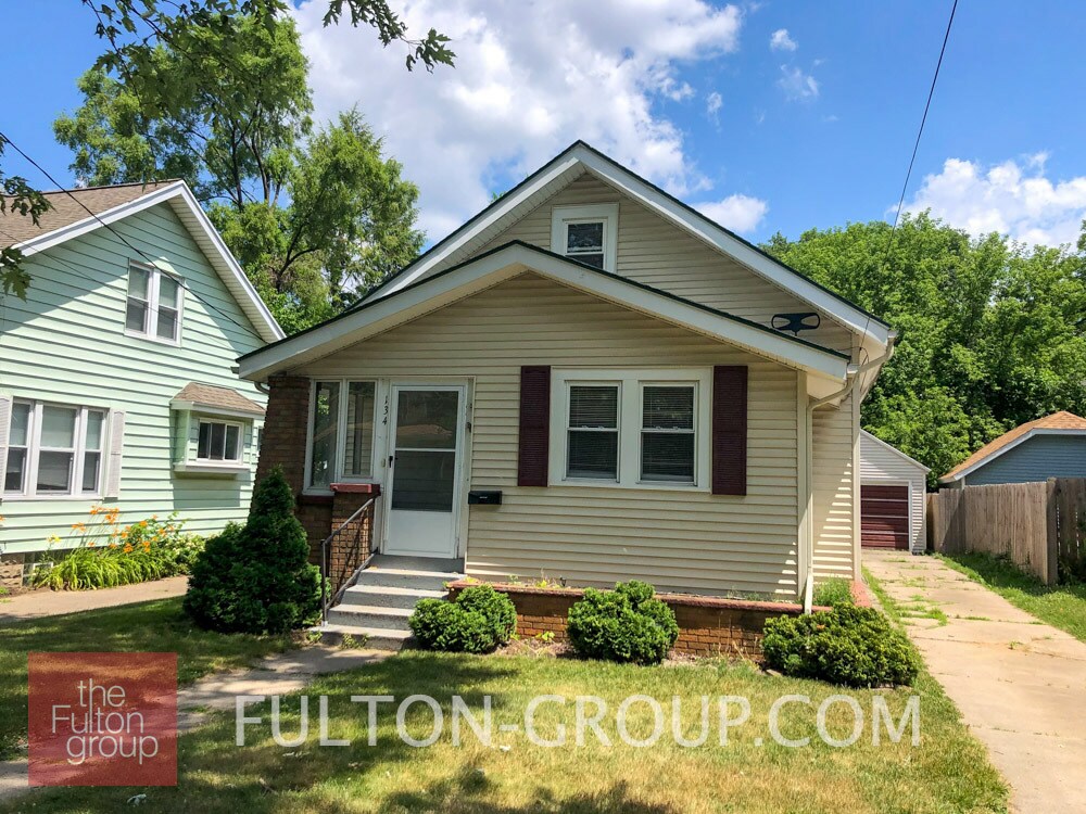Primary Photo - 134 Mack Ave NE