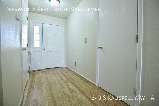 Foto del edificio - Spacious 2 Bed / 1.5 Bath Townhome Availab...