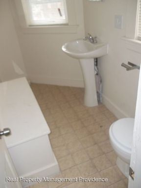 Foto del edificio - 228 W School St