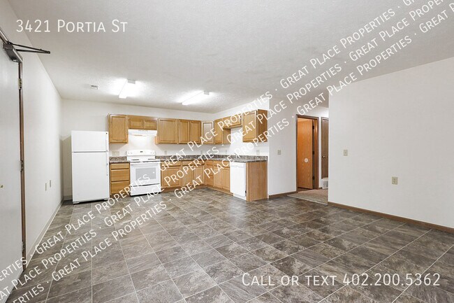 Building Photo - 3 Bed 1 Bath with Garage No stairs