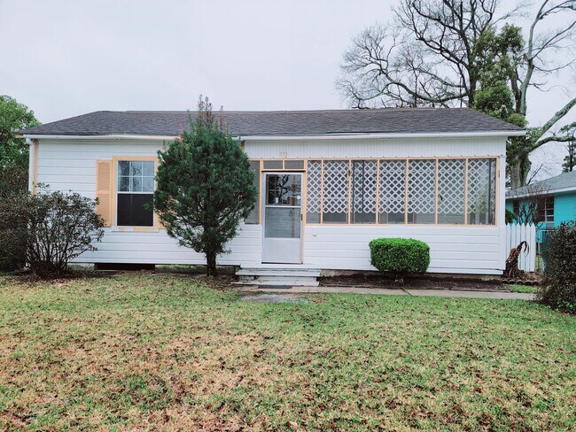 Frente - 813 28th St