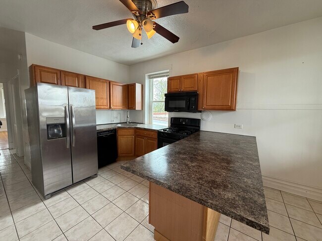 Building Photo - 2818 N Mozart St