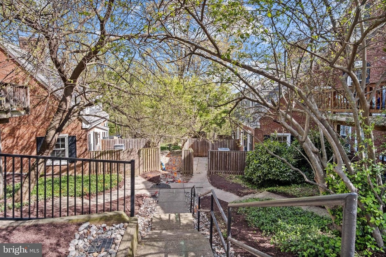 3305 S Wakefield St, Arlington, VA 22206 Townhome Rentals in
