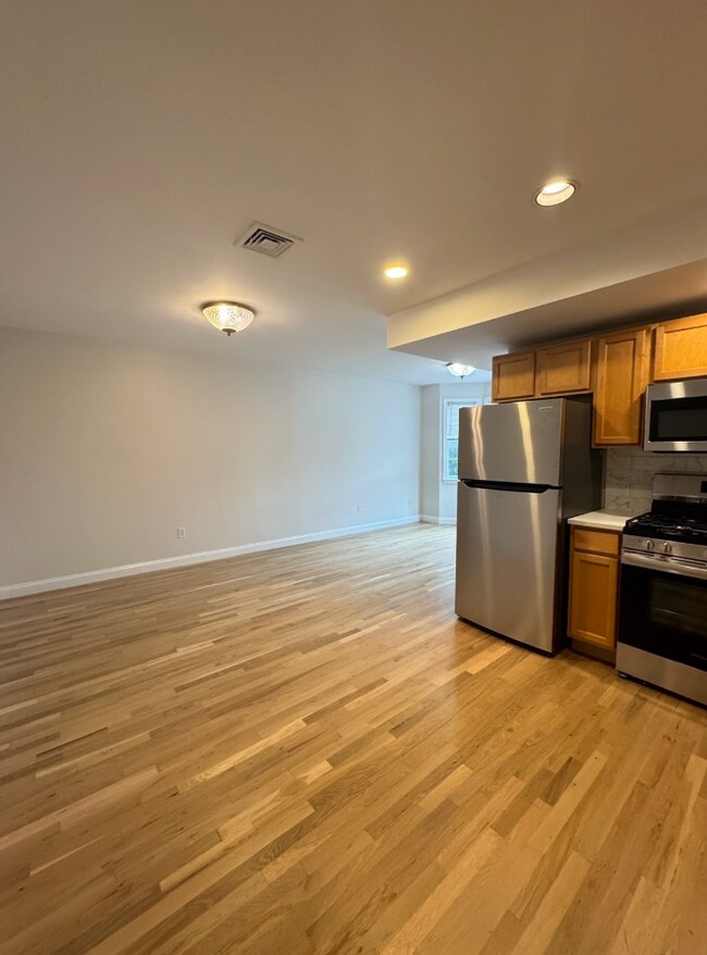 Foto del edificio - 393 W Broadway