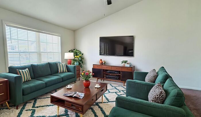 Primary Photo - 3 bedroom Duplex with unique floor plan in...