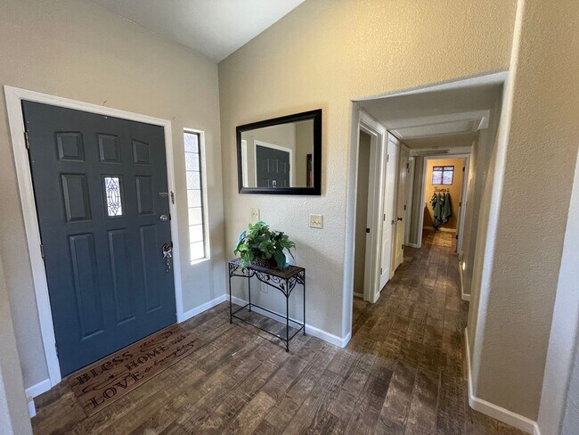 Building Photo - 3BR/2BA/2CG, POOL 1615 sq.ft. SHORT TERM R...