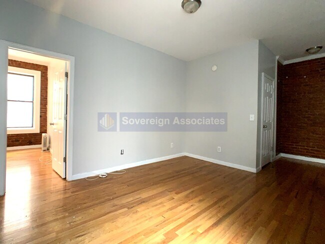 Foto del edificio - 530 Isham St