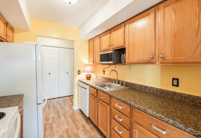 Building Photo - 2407 Cherry Hill Dr