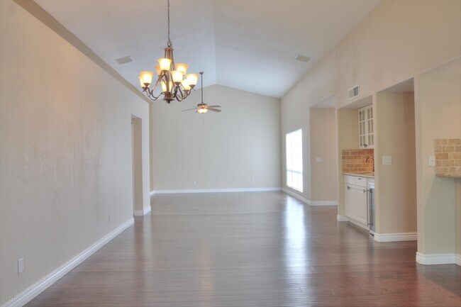 Building Photo - 5120 E Janice Way