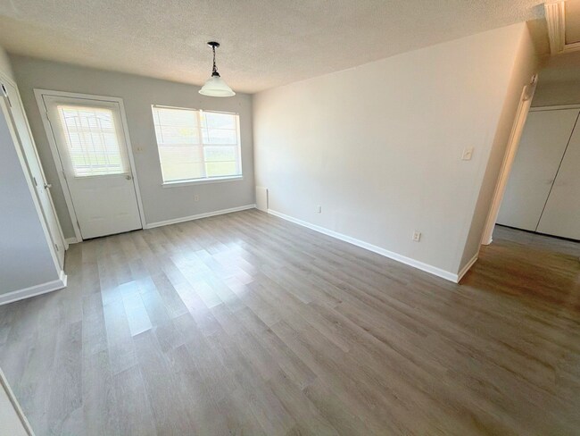 Foto del edificio - 4767 Bradford Dr