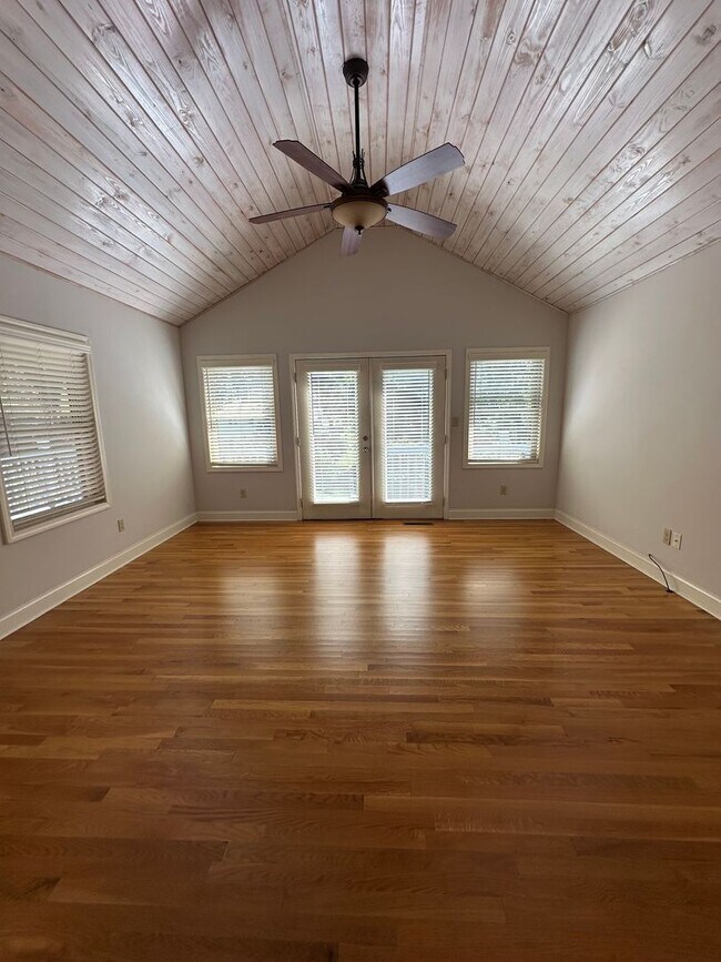 Building Photo - 3 Bedroom Home in the Heart of Gainesville!