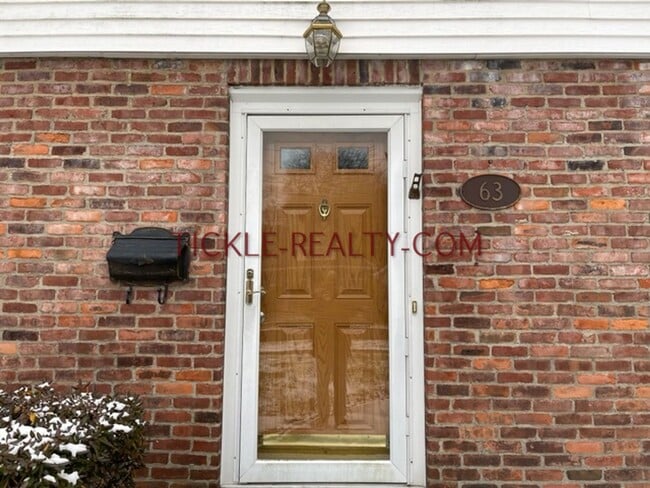 Foto del edificio - 3 Bedroom, 1 Bath Home with Garage, Central Air, Deck, Partially Fenced Yard