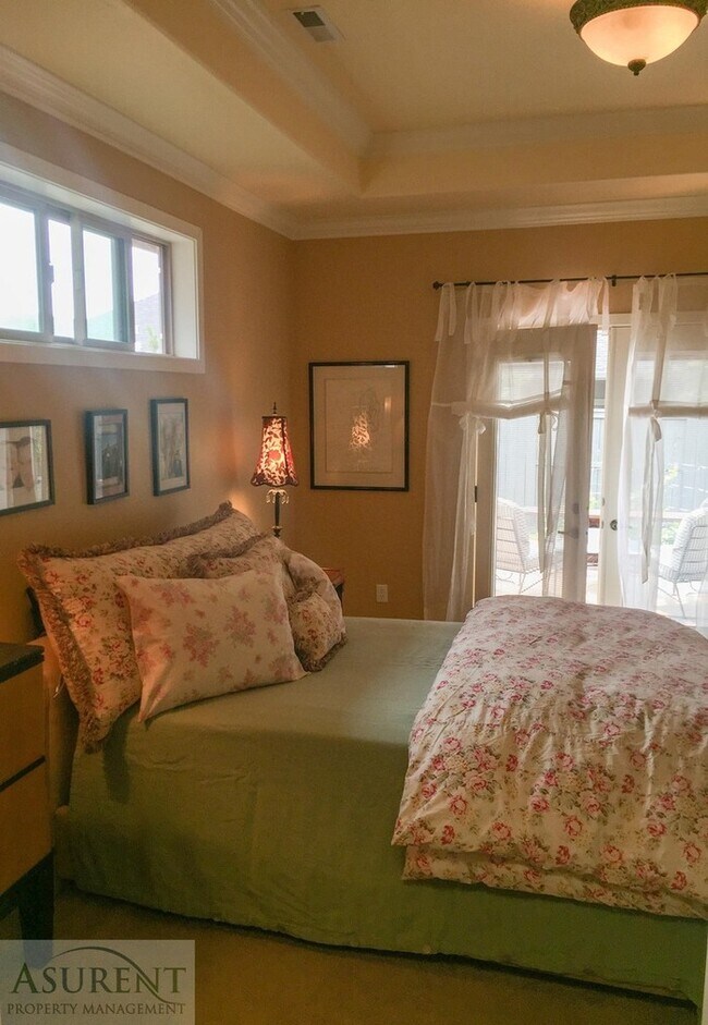 Foto del edificio - 3820 Sherwood Park Dr