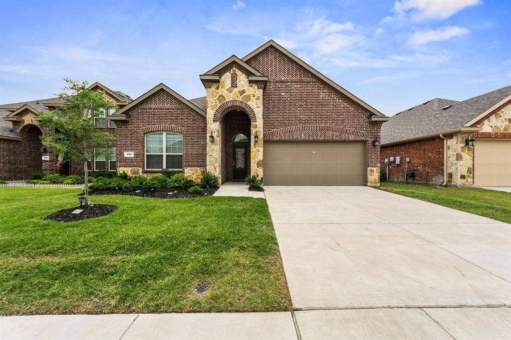 Primary Photo - 932 Lake Cypress Ln