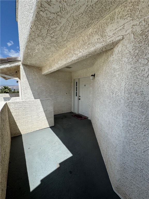 Foto del edificio - 2022 Merrill Ln