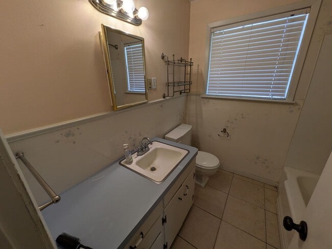 Foto del edificio - 660 Enfield Ln