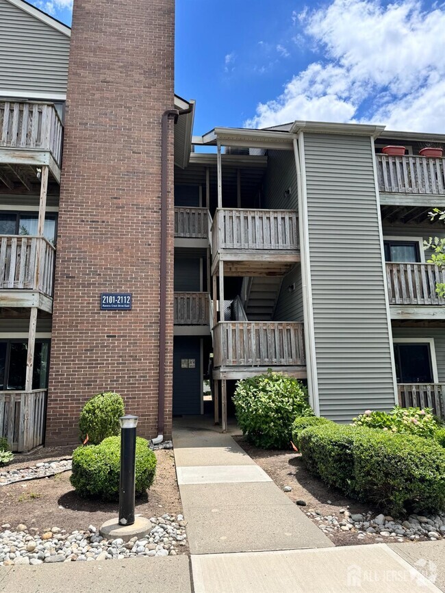 Building Photo - 2107 Ravens Crest Dr