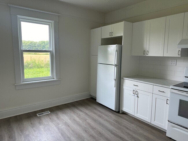 Photo du bâtiment - Classic Country 3-Bedroom Farmhouse for Rent near Uxbridge