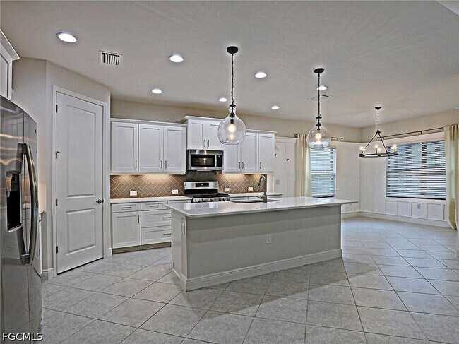 Foto del edificio - 7652 Cypress Walk Dr