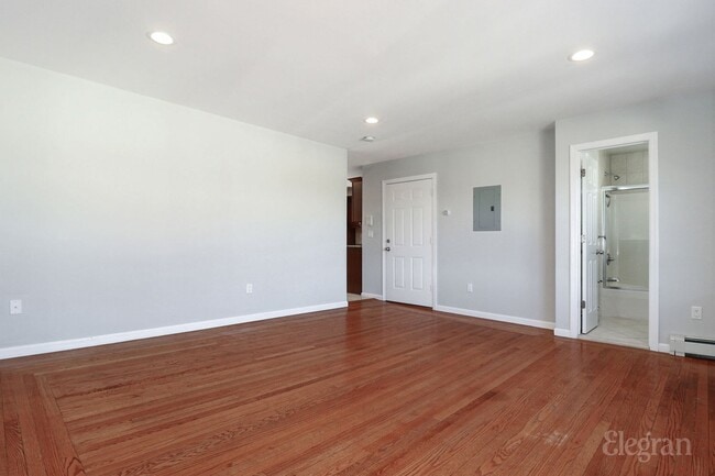 Building Photo - 36 Devoe St