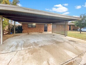 Building Photo - 615-617 E Sunset Cir