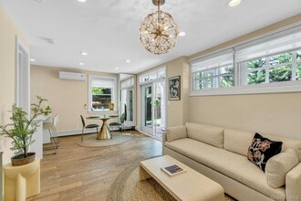 Building Photo - 14 Crossman Pl