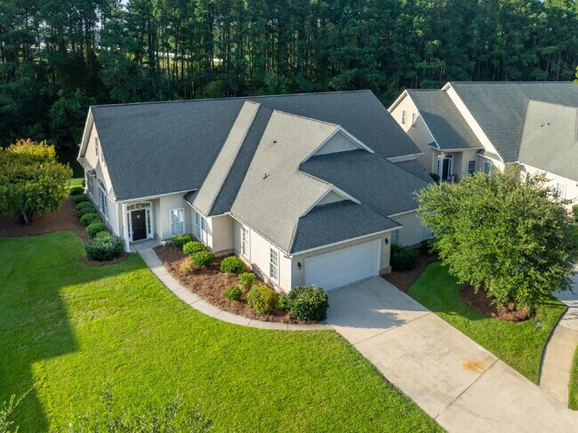 Foto del edificio - Large townhome in the Desirable Southbridge Community