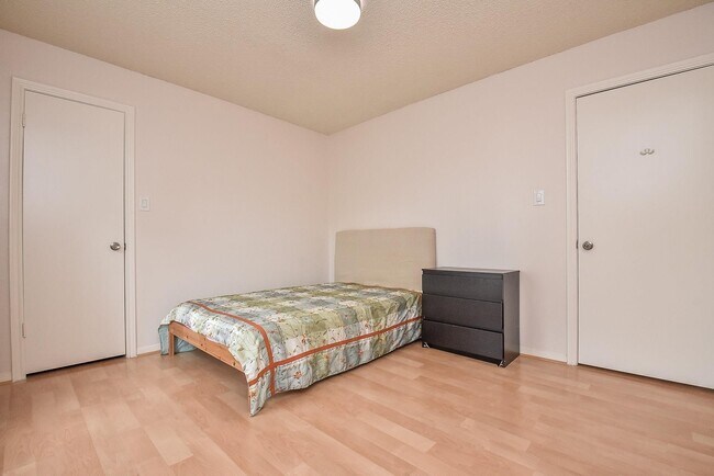 Foto del edificio - 800 Country Pl Dr