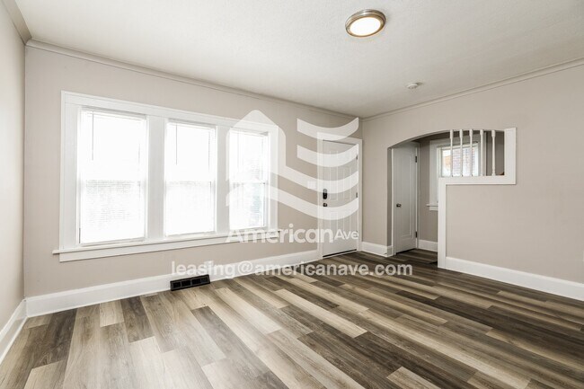 Foto del edificio - 1734 Brussels St