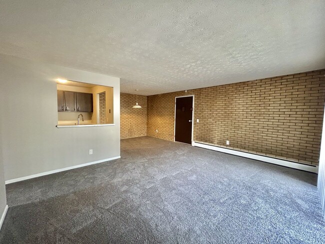 Interior Photo - 1553 Glen Parker