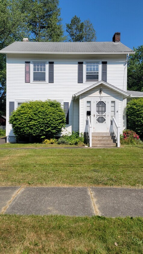 Foto principal - 304 Larchmont Rd
