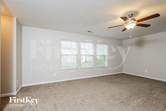 Foto del edificio - 477 Shady Grove Ct