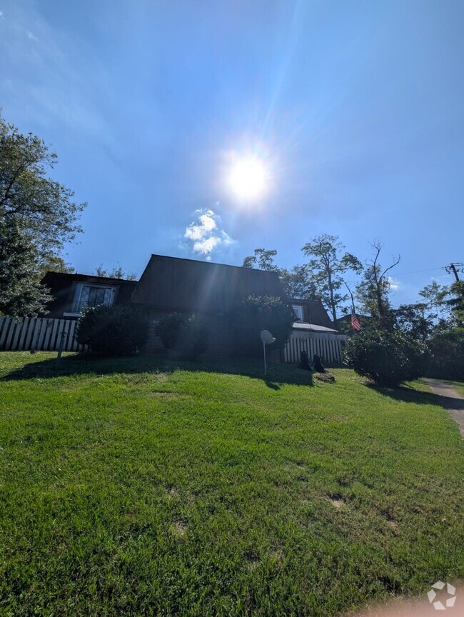 Three bedroom townhouse in the heart of West Knoxville. - 9102 Woodpark Ln