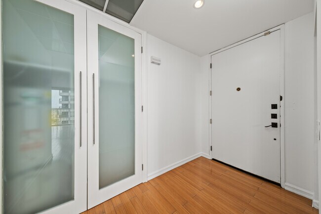 Building Photo - 10751 Wilshire Blvd