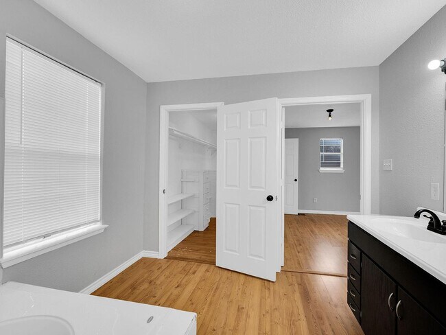 Foto del edificio - 1802 N Wilhite St