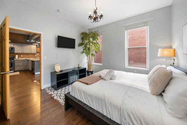 Building Photo - 835 Dayton St