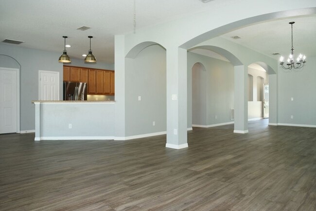 Building Photo - St. Cloud Single Story Home
