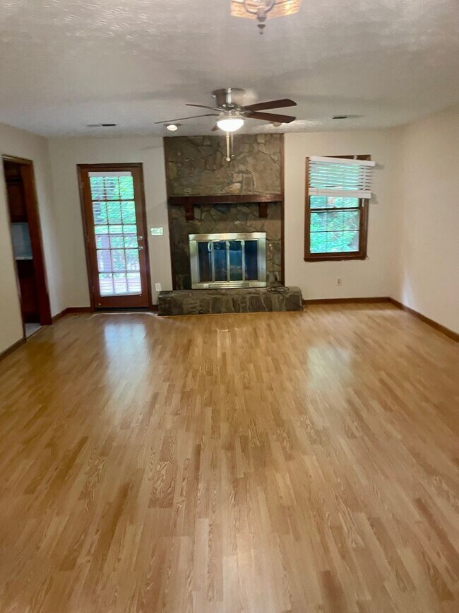 Building Photo - 3/2 Ranch in Fayetteville