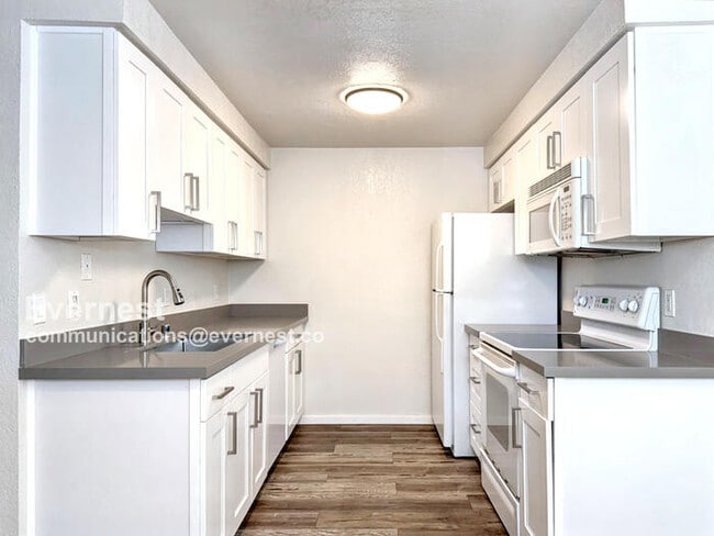 Building Photo - 916 3rd Ave