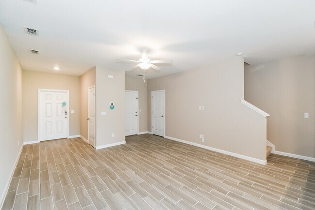 Foto del edificio - 620 Cherry Ridge Dr