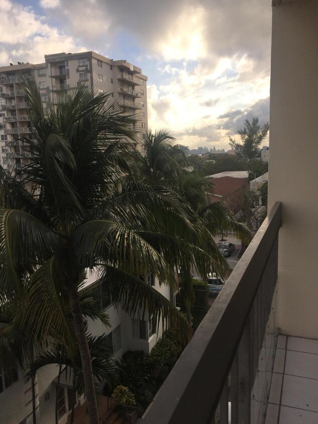 Foto del edificio - 6937 Bay Dr