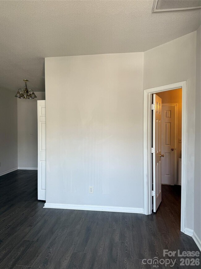 Foto del edificio - 508 Goldstaff Ln