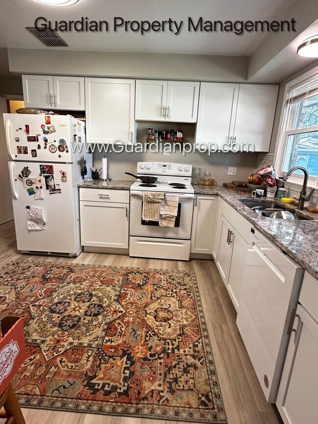 Foto del edificio - Spacious Richfield Side by Side, Renovated...